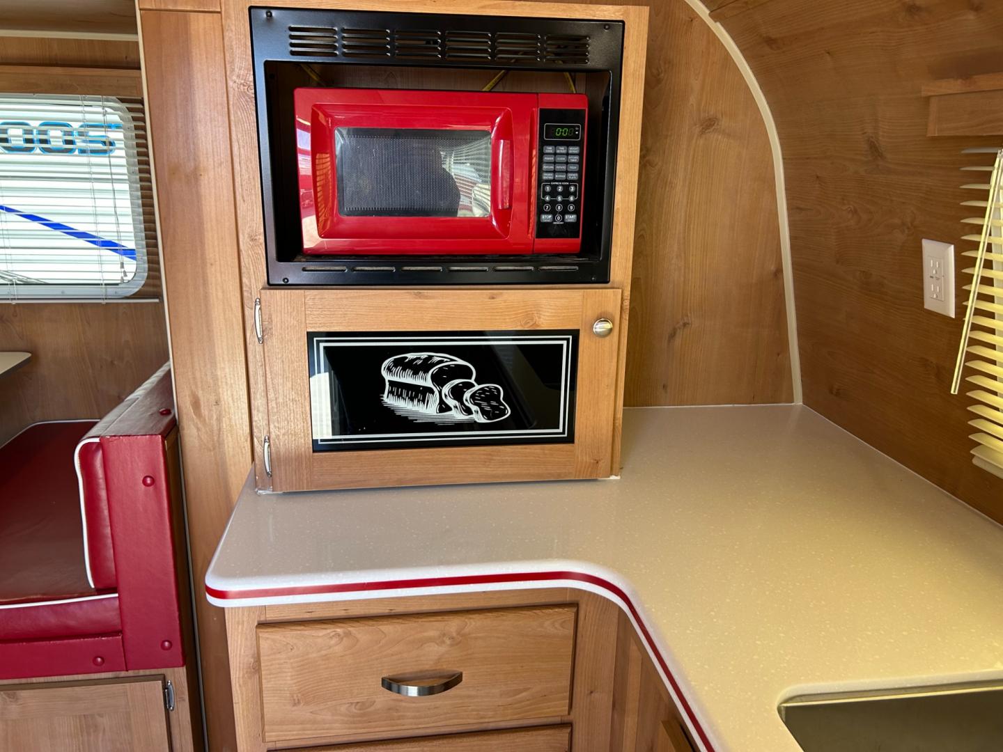 2020 RED /TAN Riverside RV RETRO 199FKS (59CCC3420LL) , located at 17760 Hwy 62, Morris, OK, 74445, 35.609104, -95.877060 - Photo#8